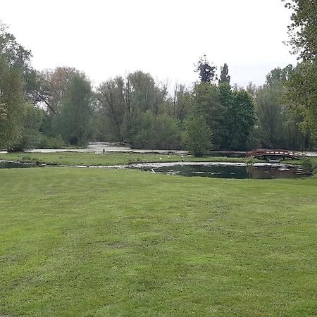 Adorable Maison D'Hotes Bordee D'Etangs Au Calme. Grandcourt  Buitenkant foto